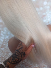 Charger l&#39;image dans la galerie, Ready to ship -Human hair wig, lightest blonde, light root, lace closure, medium cap, 18 inches long
