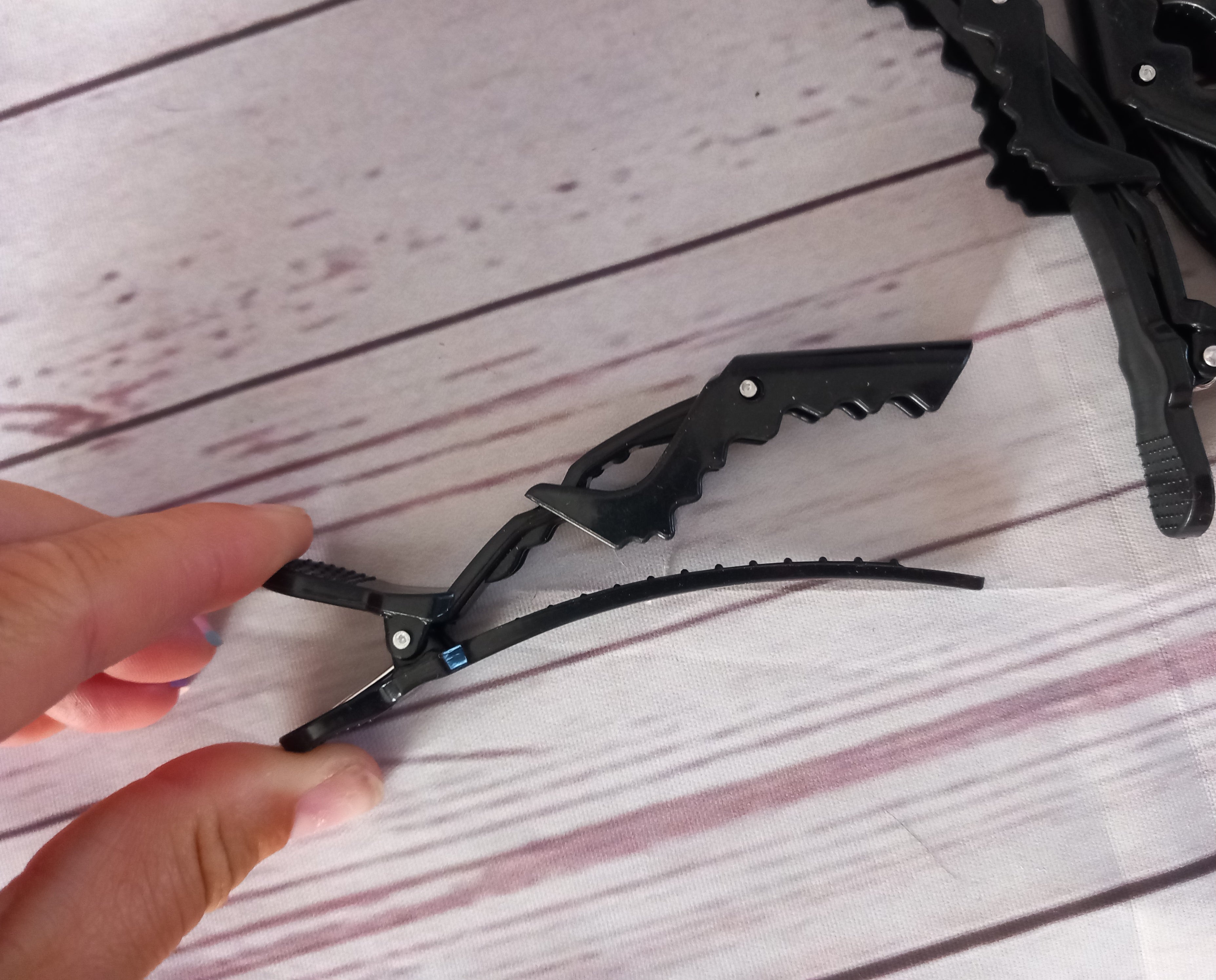 Sectioning clips, pack of 4 strong crocodile clips, black