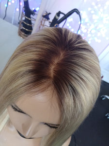 Réservé- Perruque de cheveux humains à base de soie, blond cendré, blond clair, racine moyenne