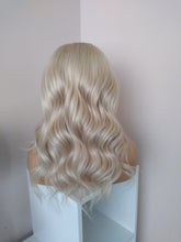 Charger l&#39;image dans la galerie, Perruque U Part en cheveux humains - #90- blond glacé - 16/18/22/24/26 pouces de long